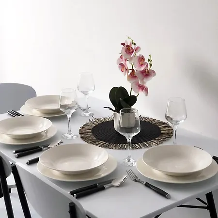 Esther - Elevator, Balcony, Free Private Parking, Self Check-in Apartment