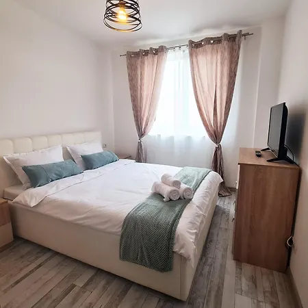 Esther - Elevator, Balcony, Free Private Parking, Self Check-in Timişoara