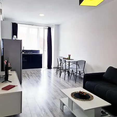 Esther - Elevator, Balcony, Free Private Parking, Self Check-in Apartament Timişoara