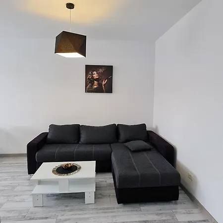 Apartament Esther - Elevator, Balcony, Free Private Parking, Self Check-in