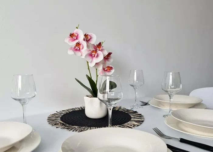 Lägenhet Esther - Elevator, Balcony, Free Private Parking, Self Check-in *