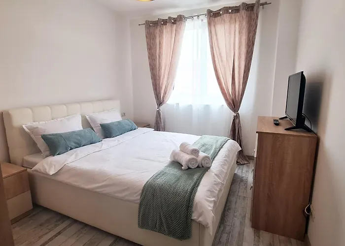 Esther - Elevator, Balcony, Free Private Parking, Self Check-in Timişoara