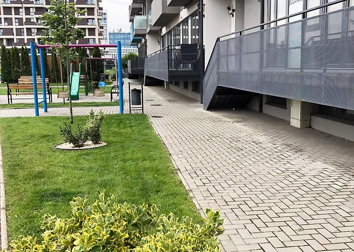 Esther - Elevator, Balcony, Free Private Parking, Self Check-in * Timişoara